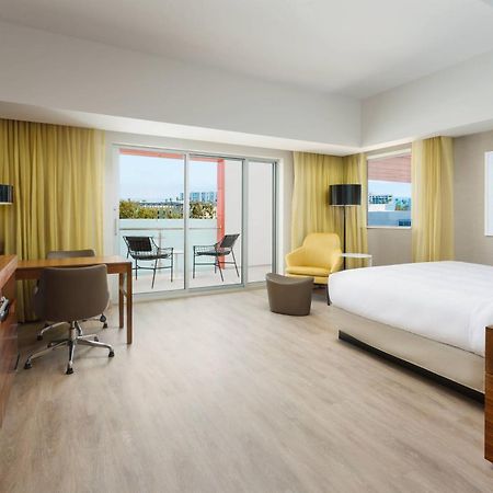 Courtyard By Marriott Santa Monica Hotel Buitenkant foto