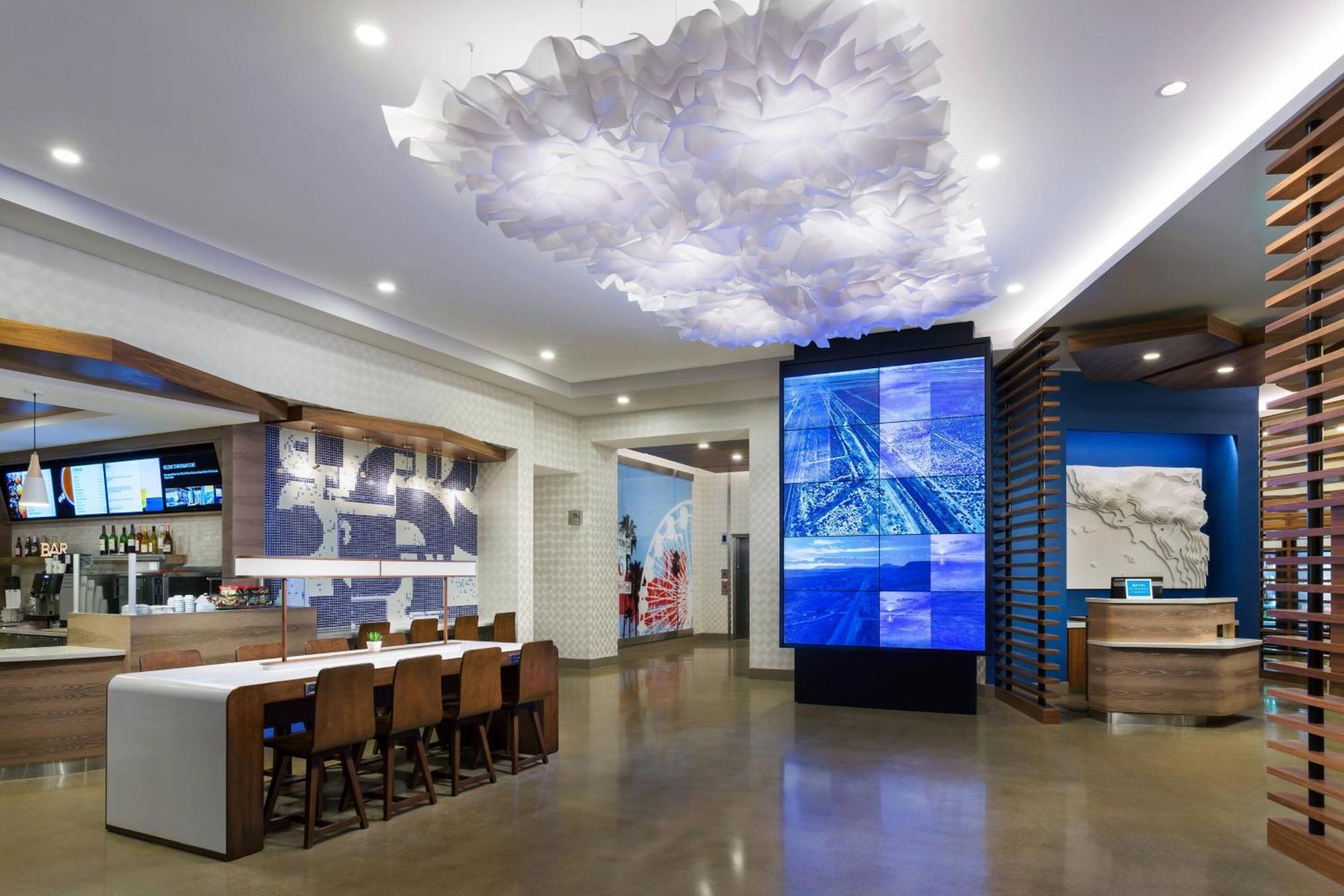 Courtyard By Marriott Santa Monica Hotel Buitenkant foto