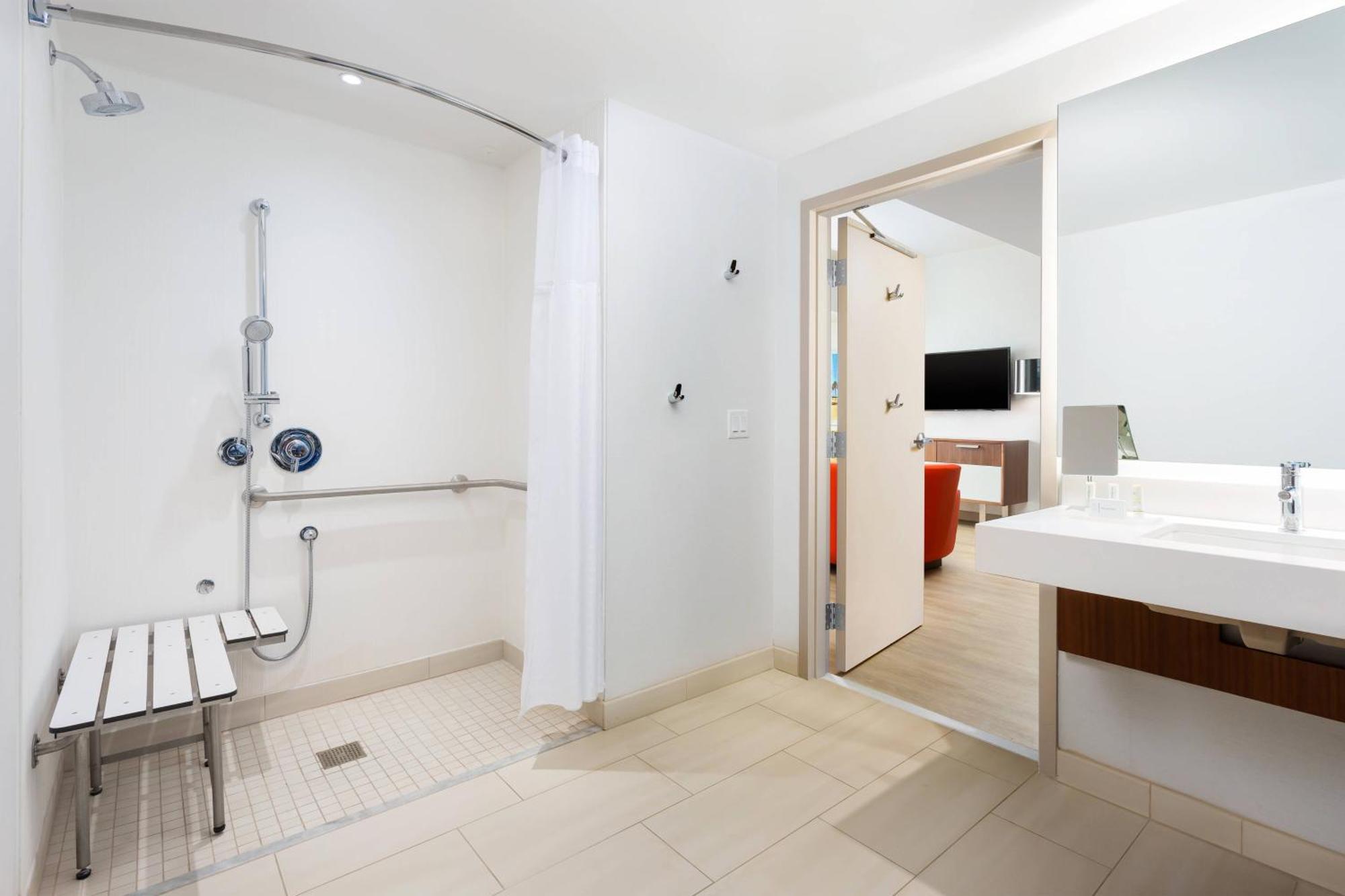 Courtyard By Marriott Santa Monica Hotel Buitenkant foto