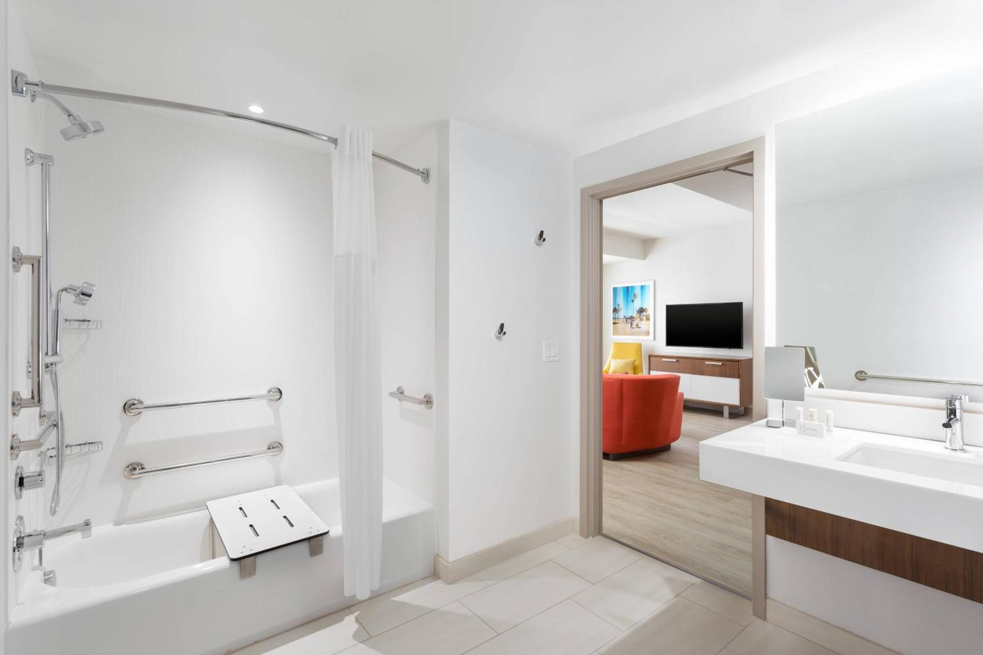 Courtyard By Marriott Santa Monica Hotel Buitenkant foto