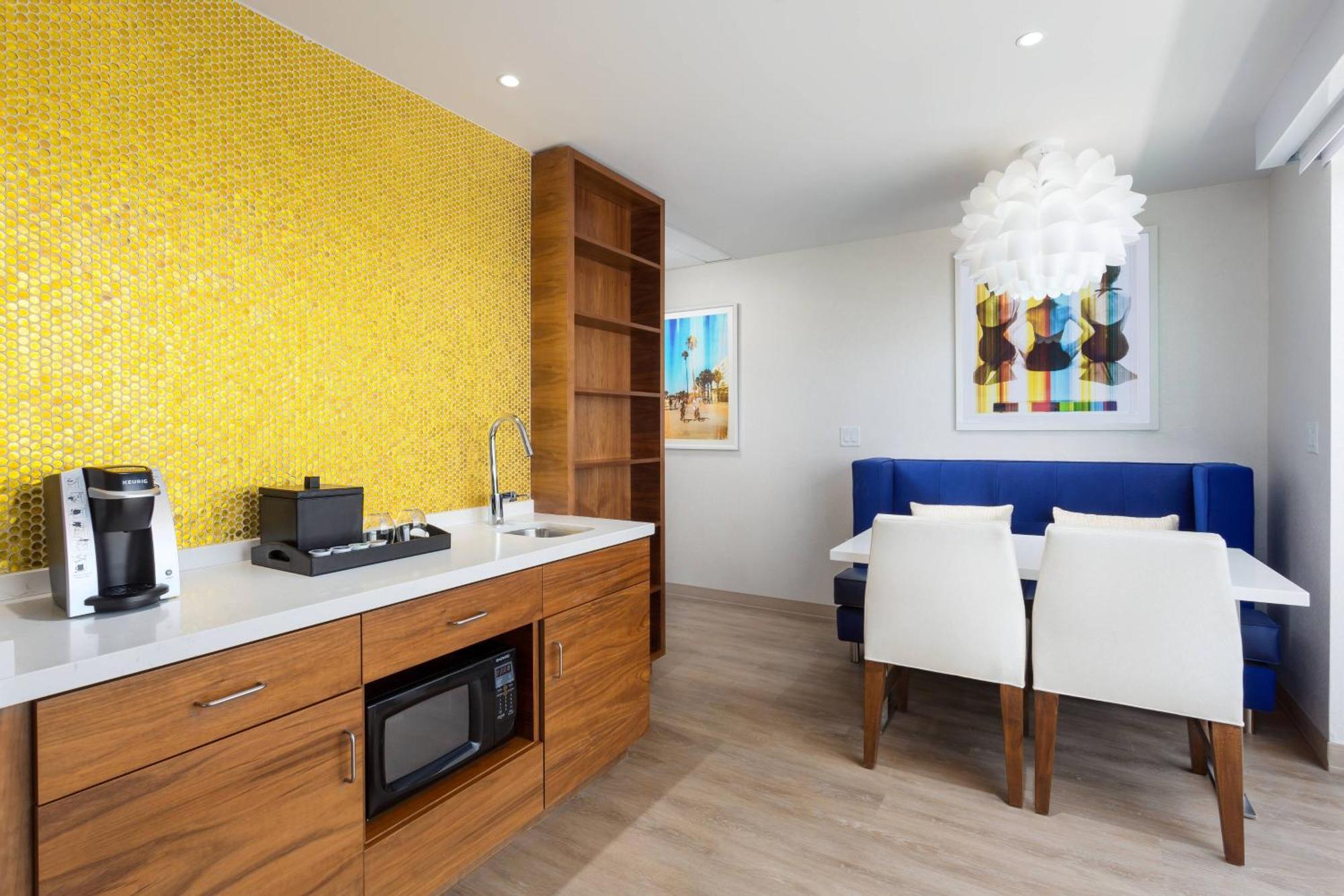 Courtyard By Marriott Santa Monica Hotel Buitenkant foto