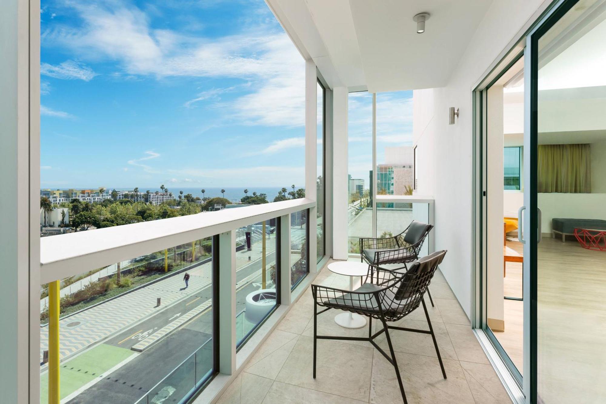 Courtyard By Marriott Santa Monica Hotel Buitenkant foto